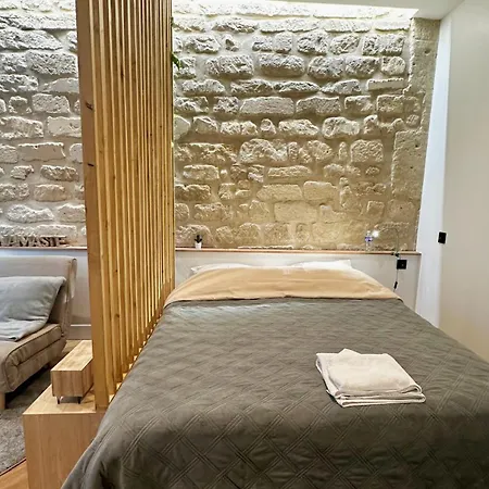 Amelot, Charming & Pierre