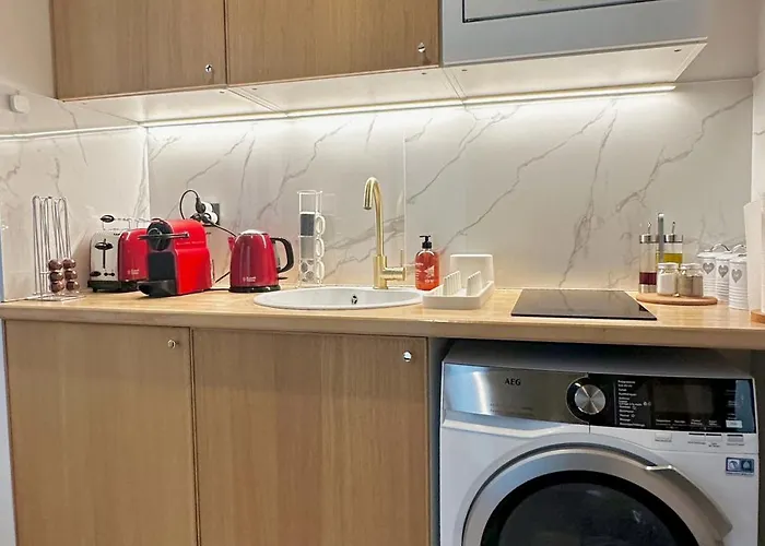 Amelot, Charming & Pierre